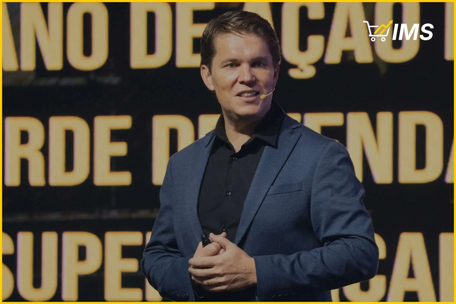 Pedro Della'Nora ensinando gestão de supermercado voltada ao lucro