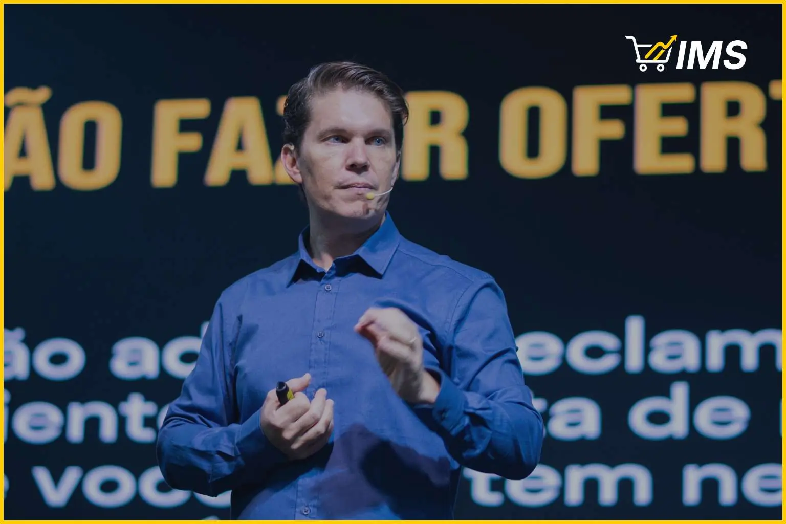 Pedro Della'Nora explicando ofertas e atração de clientes